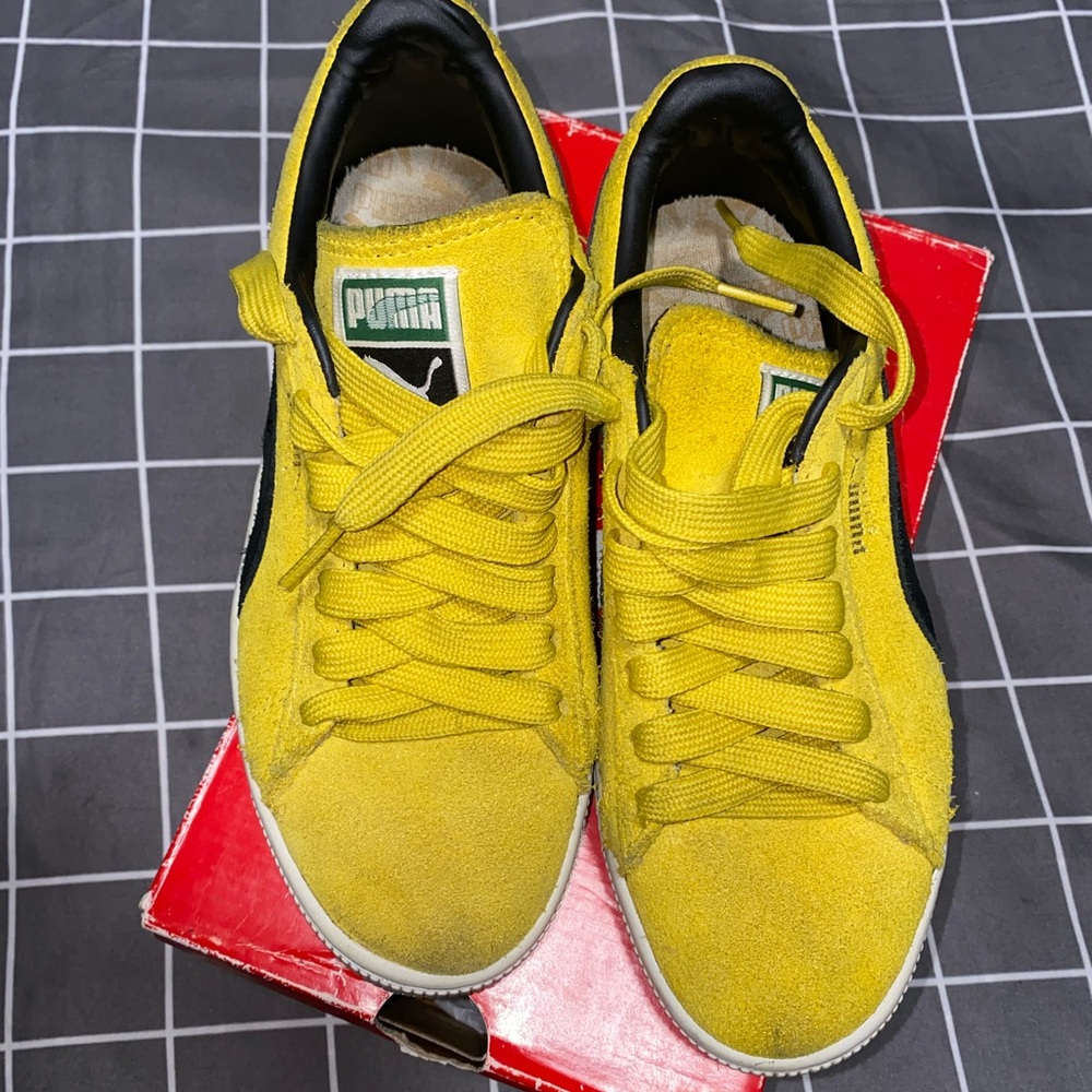 Women’s puma sneakers